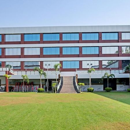 Oyo 62241 Swastik Garden Hotel Dhampur Bagian luar foto
